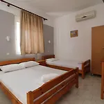 Eleni House * Vrasná