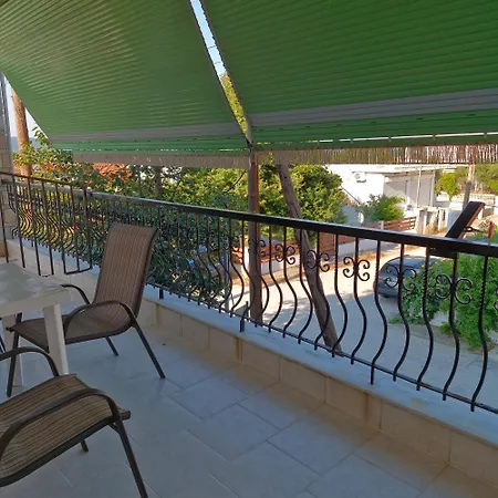Apartament Eleni House *
