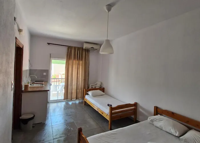 Eleni House شقة Vrasná