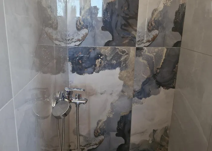 Eleni House شقة Vrasná